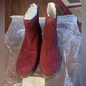 MOVING SALE! Vince Camuto Chelsea Boots: New never worn. Size 12